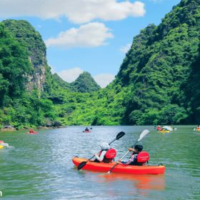 Giá vé chèo thuyền kayak Vịnh Lan Hạ