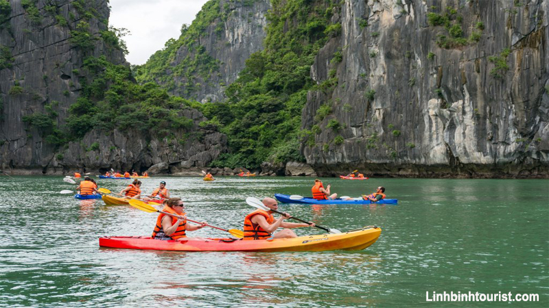 Giá vé chèo thuyền kayak Vịnh Lan Hạ