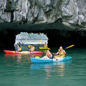 Chèo thuyền kayak ở Hang Luồn