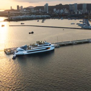 Du thuyền Dolphin Cruise Hạ Long